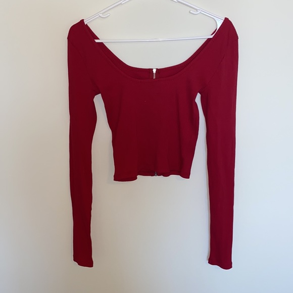Red zip up crop top from holister - Picture 4 of 4